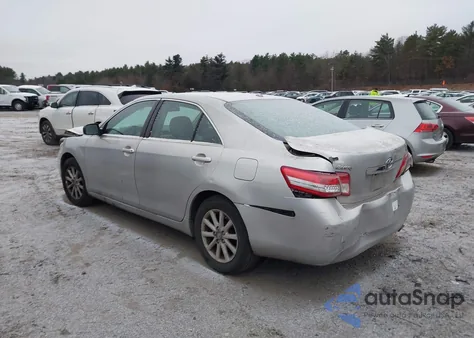 2010 Toyota Camry Xle z USA, uszkodzony, nr VIN 4T4BF3EK3AR058960